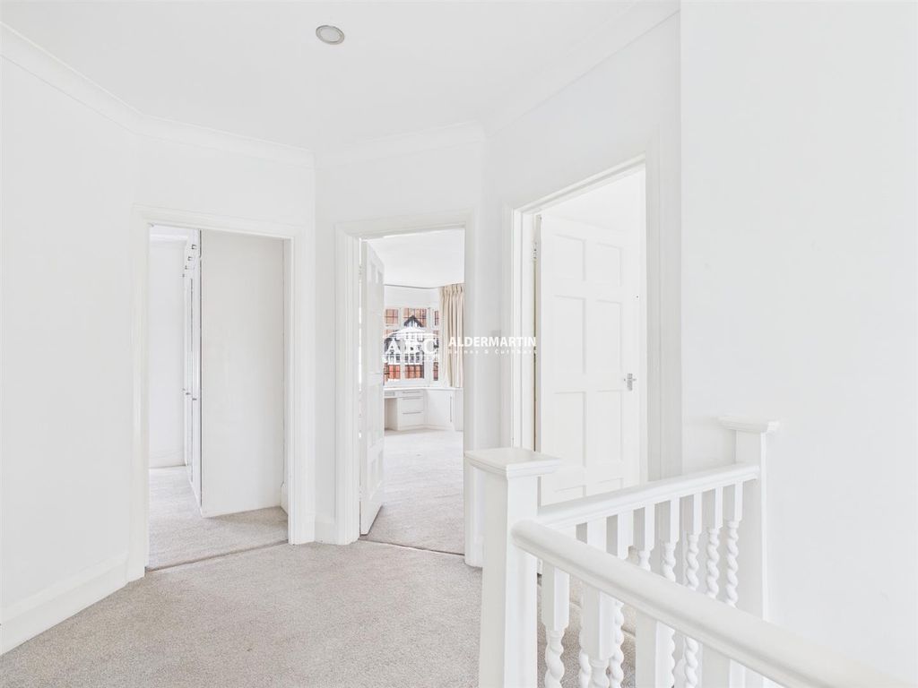 Additional image 12 of 5 bed property for salePenshurst Gardens, Edgware HA8