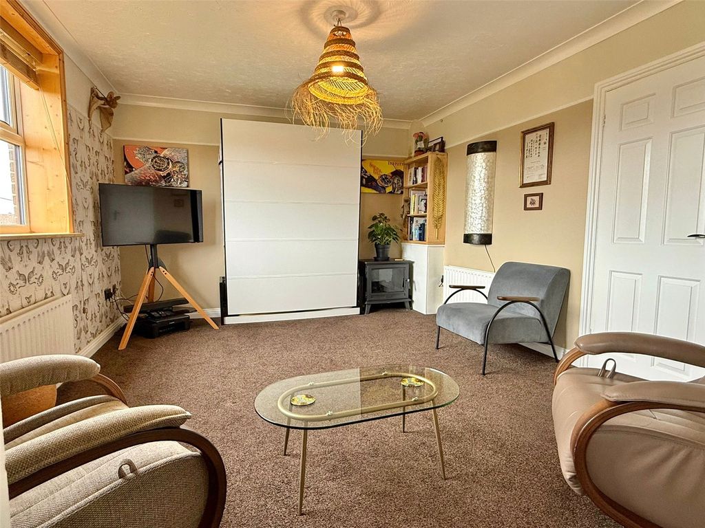 Property photo 3 of 12 Picture No. 02