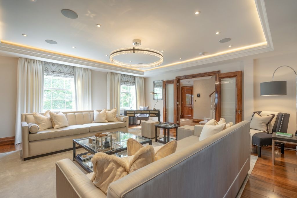 Property photo 1 of 32 8693455-Interior06