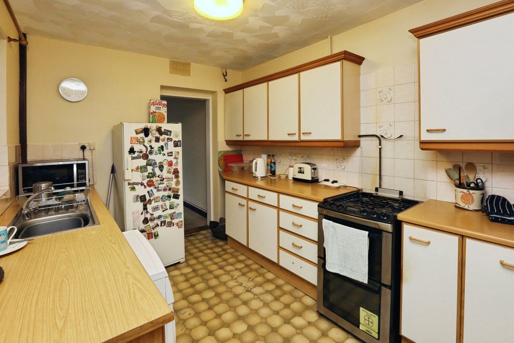 Property photo 2 of 20 Kitchen