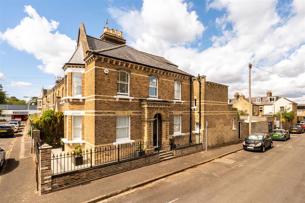 Property photo 1 of 30