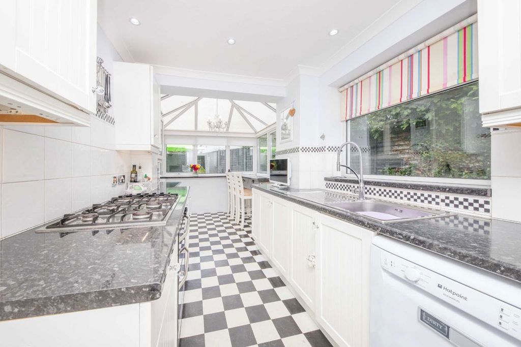 Property photo 3 of 7