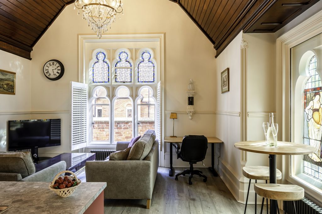 Property photo 1 of 9 5