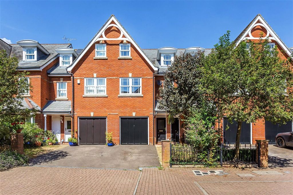 Property photo 1 of 27 House. Partnership