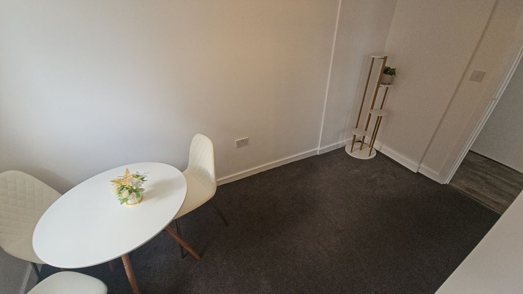 Property photo 3 of 12 Living Space