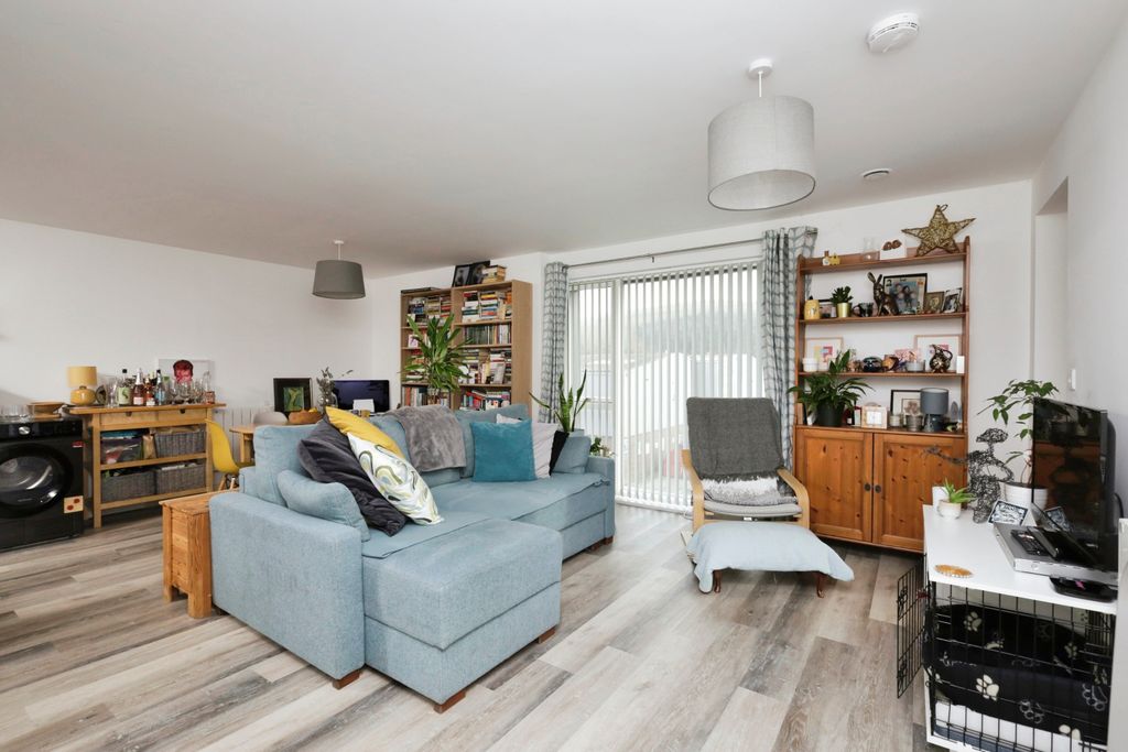Property photo 3 of 11