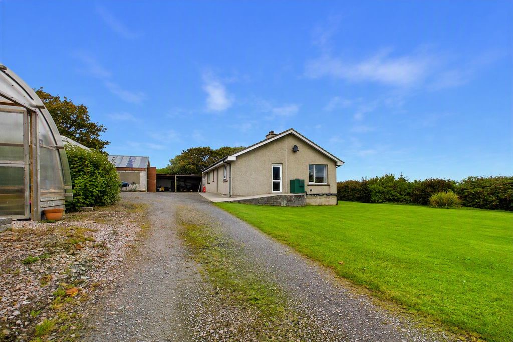 Property photo 2 of 35