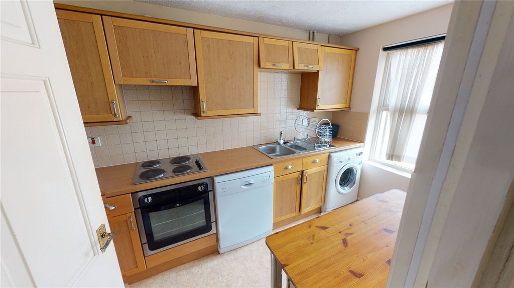 Property photo 2 of 9 Picture No. 16