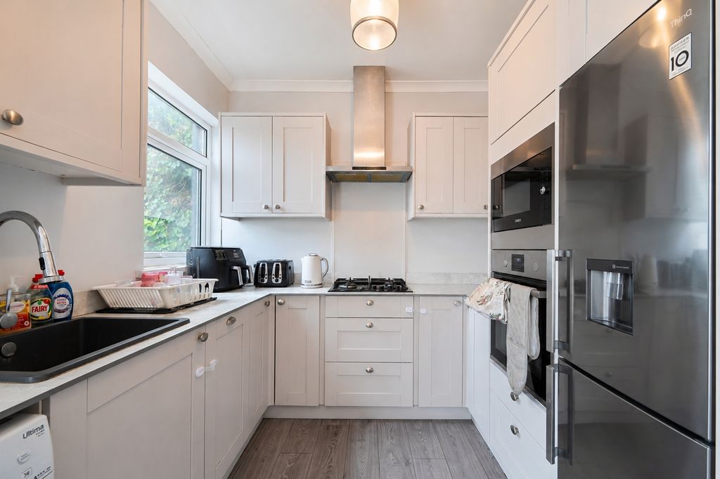 Property photo 2 of 18 Kitchen