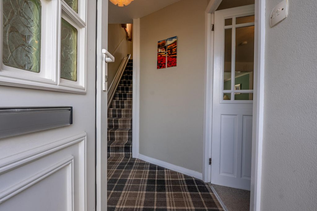 Property photo 2 of 22 Hallway