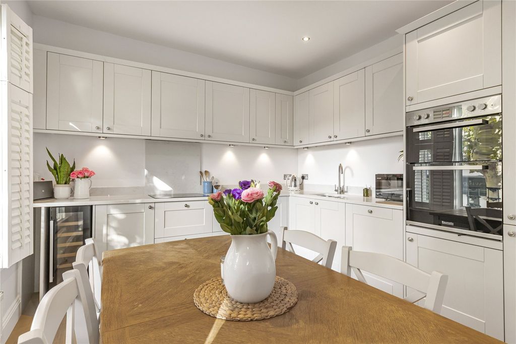 Property photo 2 of 18 Picture No. 33