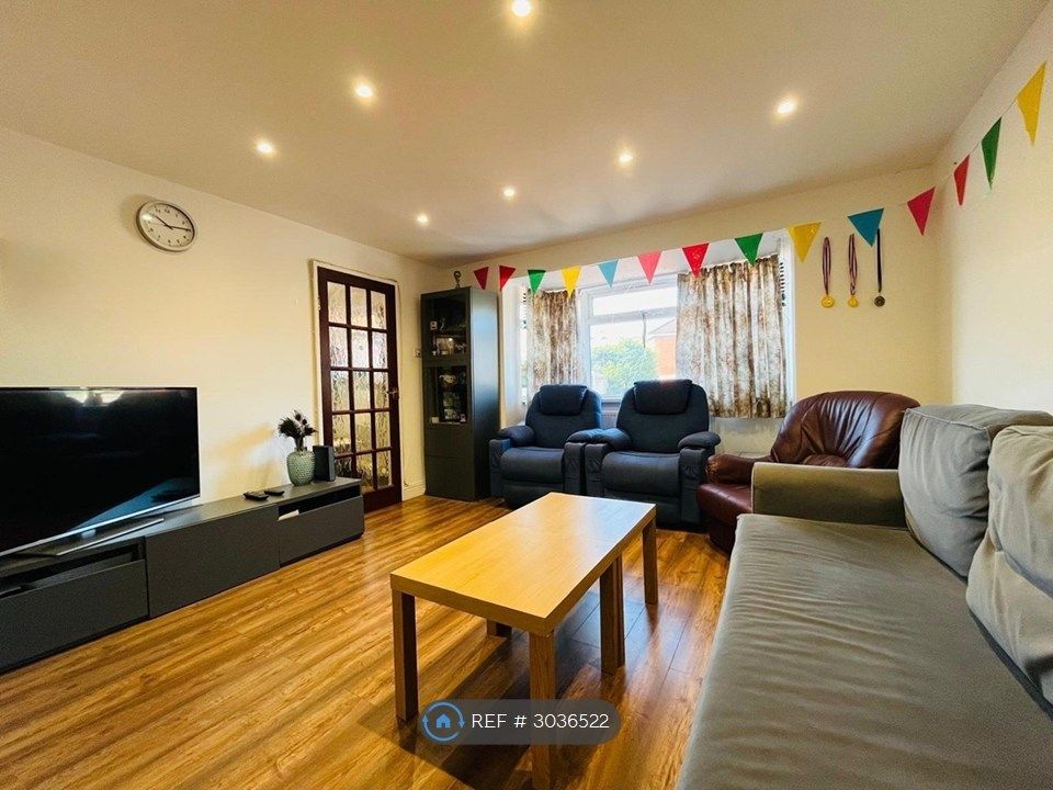 Property photo 1 of 12 Living Room