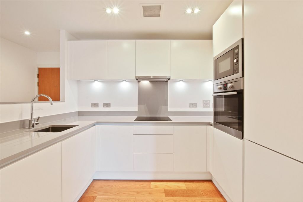 Property photo 2 of 11 Kitchen