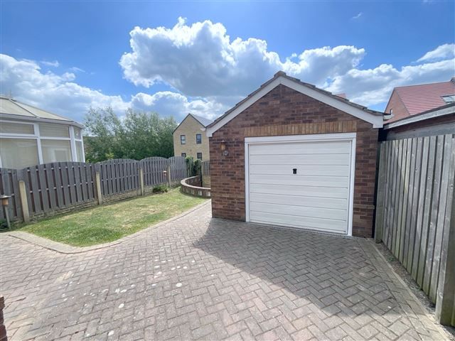 Property photo 2 of 21 Back Garden Garage