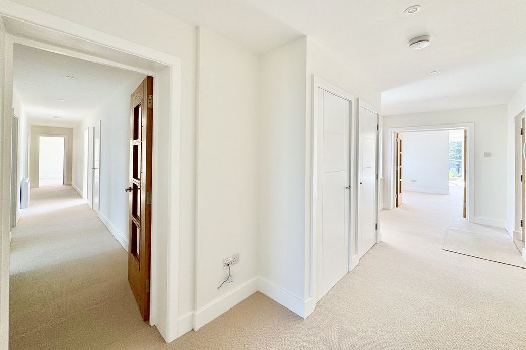 Additional image 5 of 4 bed flat for saleWestern Road, Branksome Park, Poole BH13