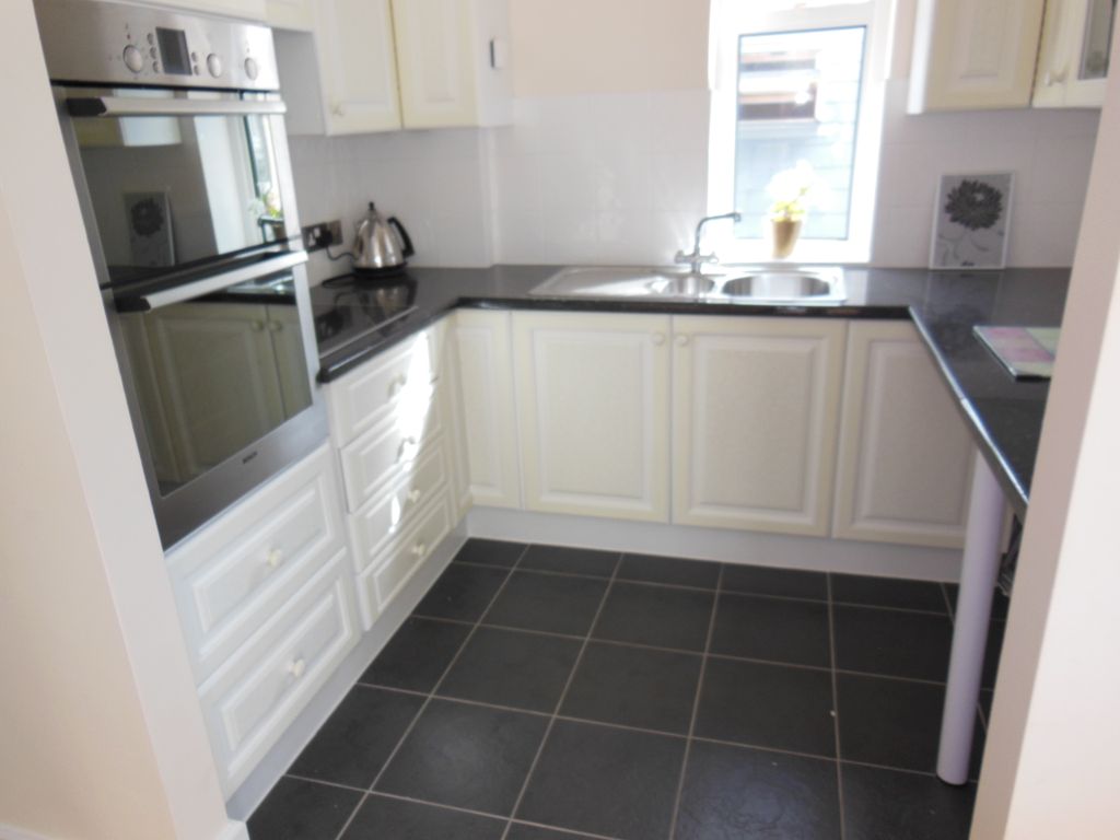 Property photo 2 of 7 Kitchen