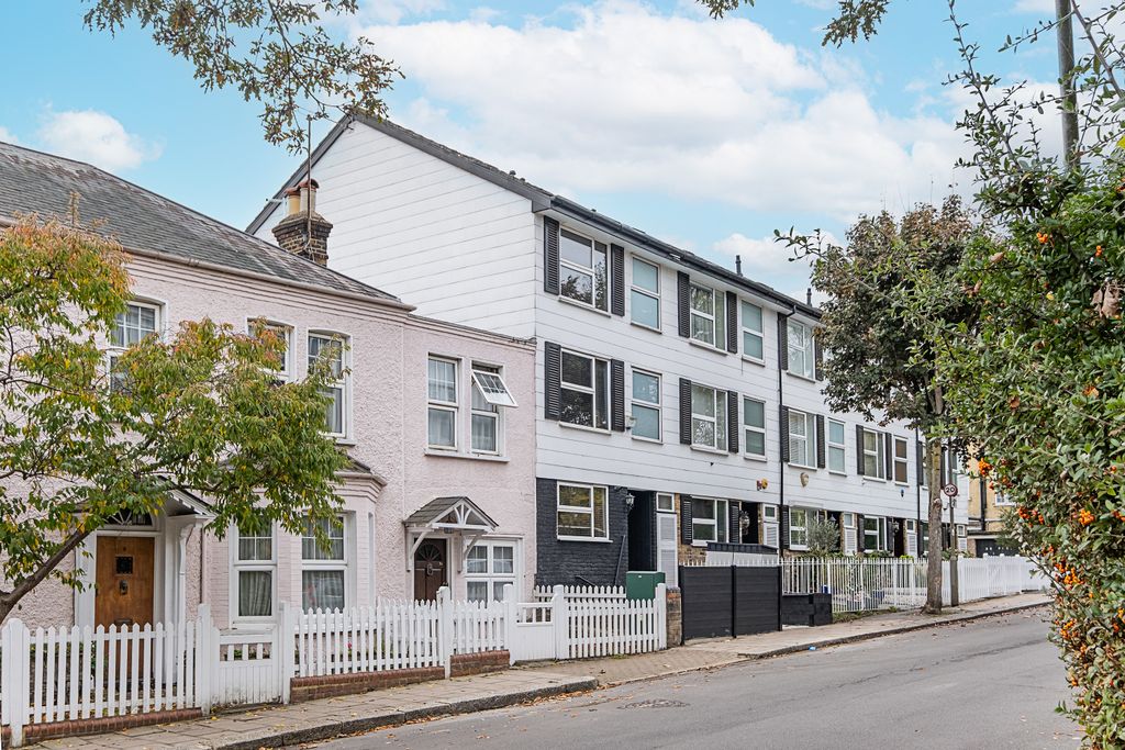 Property photo 2 of 19