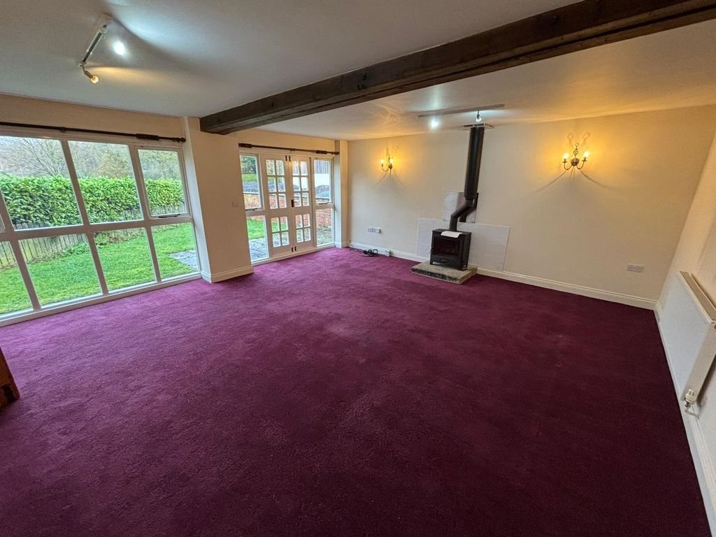 Property photo 2 of 15 Lounge