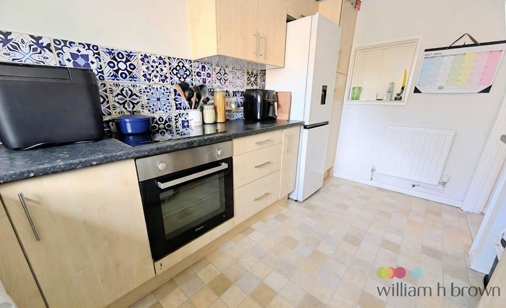 Property photo 2 of 7 Kitchen