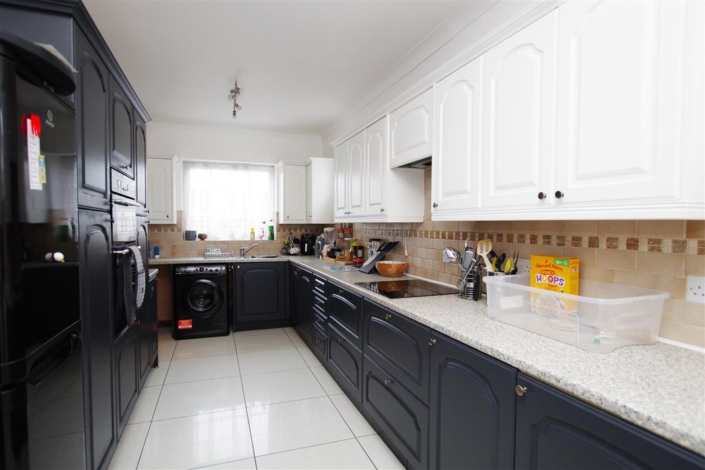 Property photo 3 of 15 Kitchen