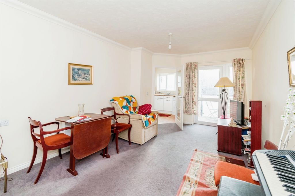Property photo 2 of 12