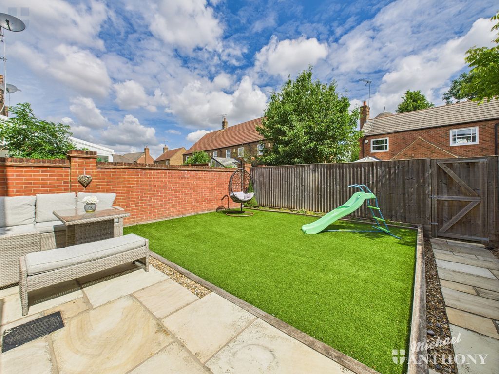 Property photo 3 of 15 Cam03852G0-Pr0370-Still017