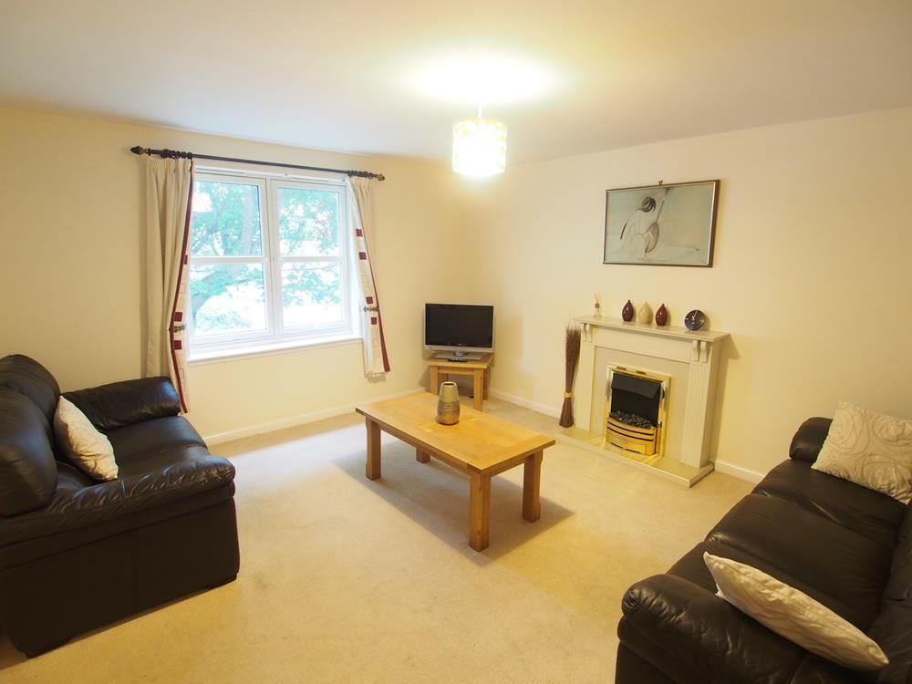 Property photo 1 of 11 Lounge