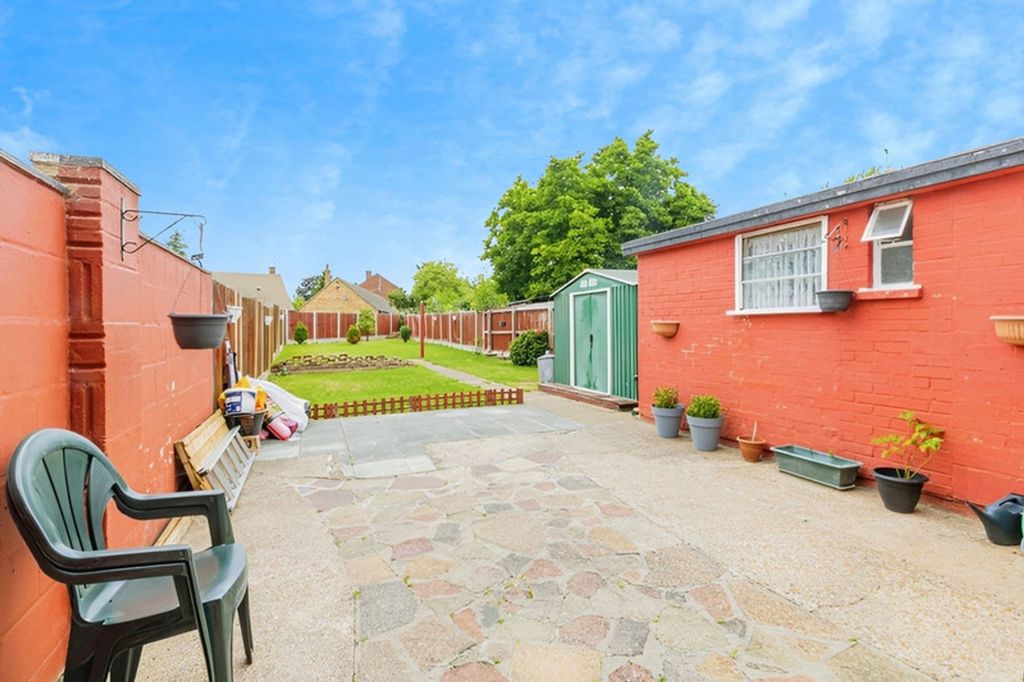 Property photo 2 of 11