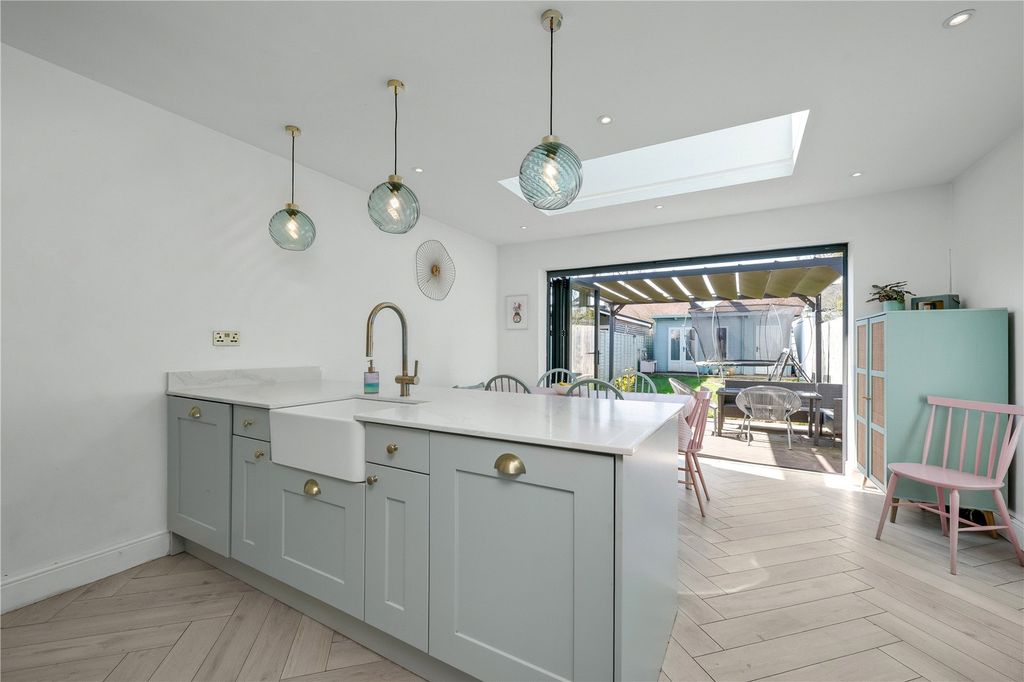 Property photo 2 of 16 Kitchen