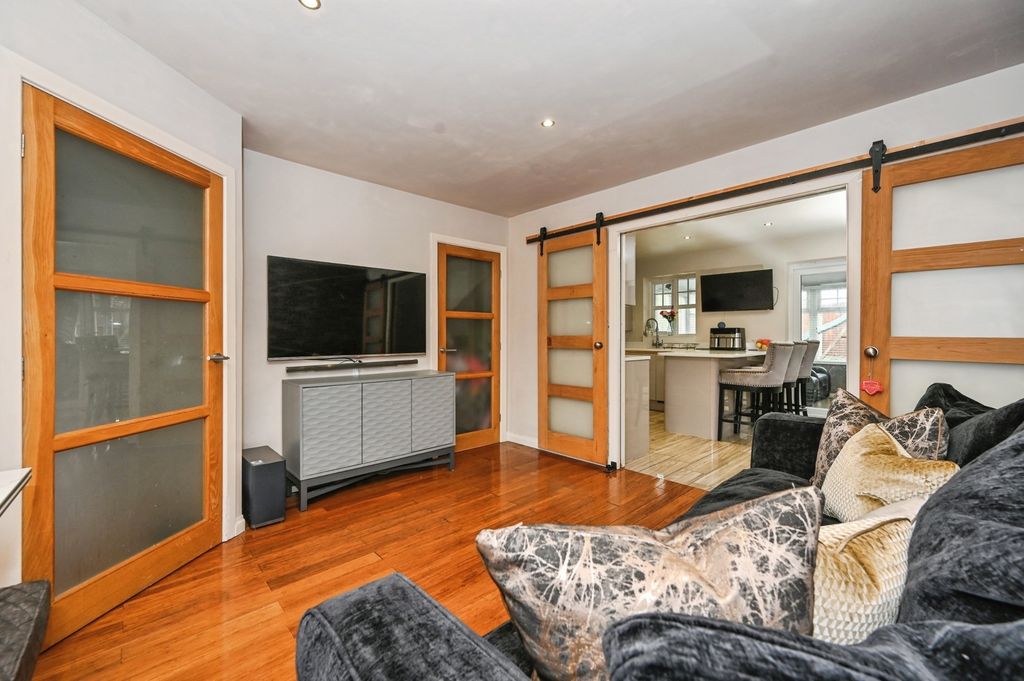 Property photo 3 of 23 Pbox-Img.Jpg