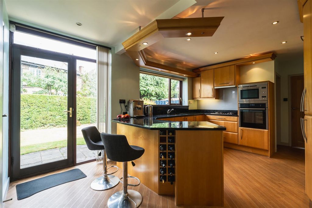 Property photo 2 of 30 Breakfast Kitchen