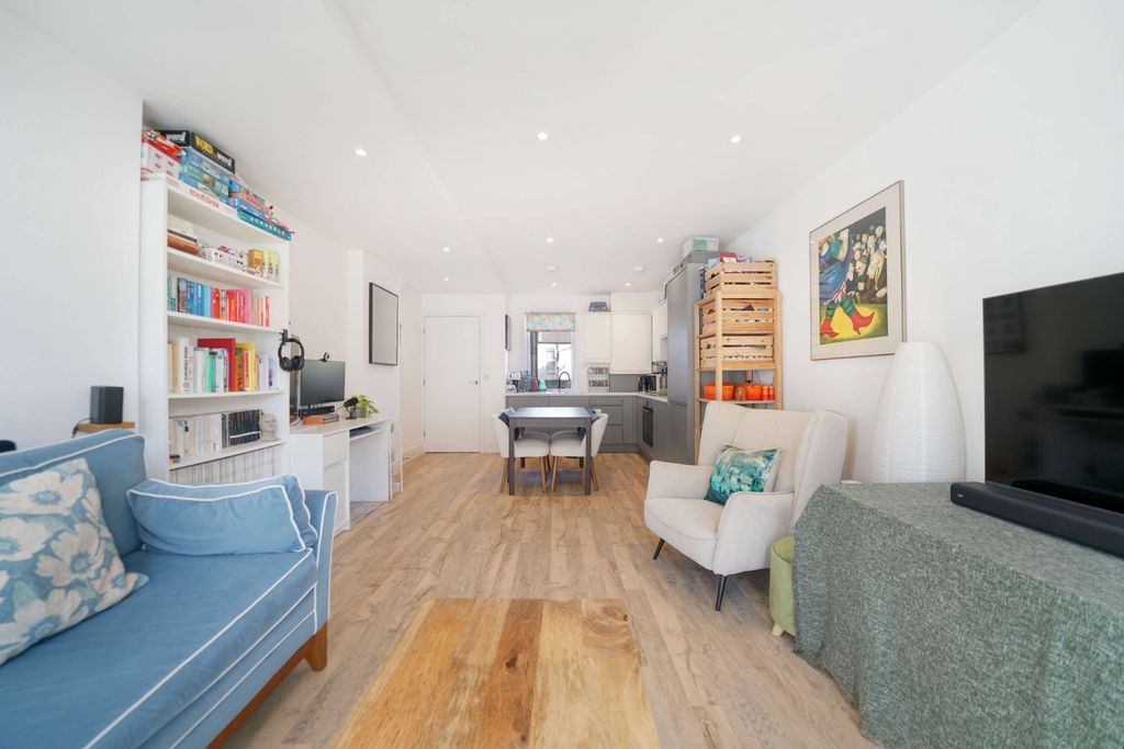 Property photo 3 of 15 5263962