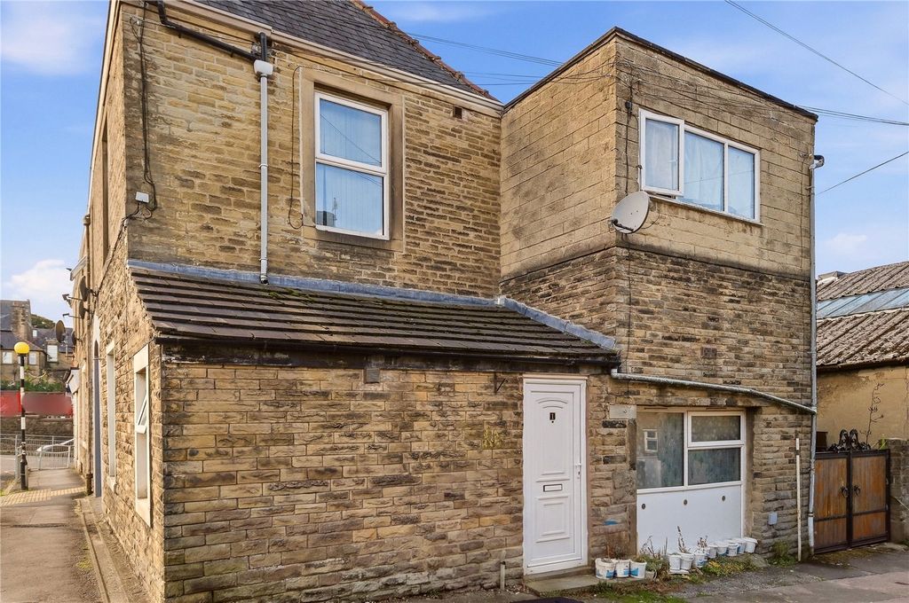 Property photo 3 of 12 2 Gisburn Road