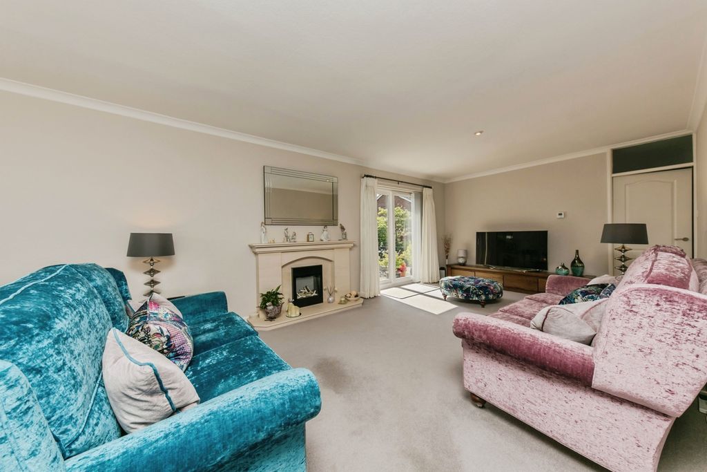 Property photo 3 of 18 Pbox-Img.Jpg