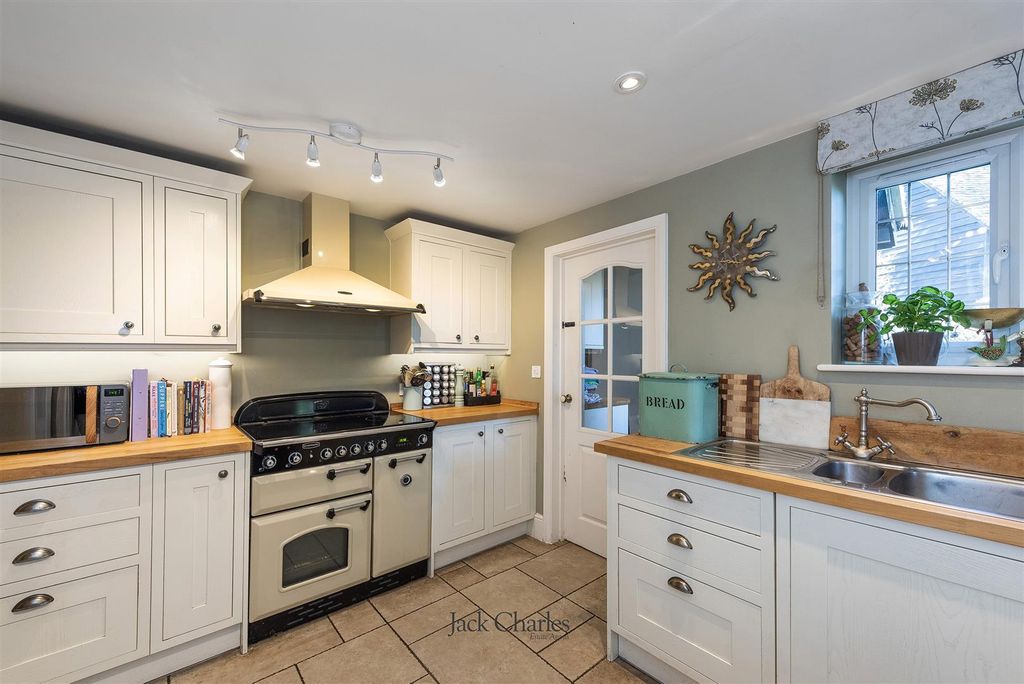 Property photo 3 of 24 Stone Cottage, Wrotham, Tn15 7Ap 007.Jpg