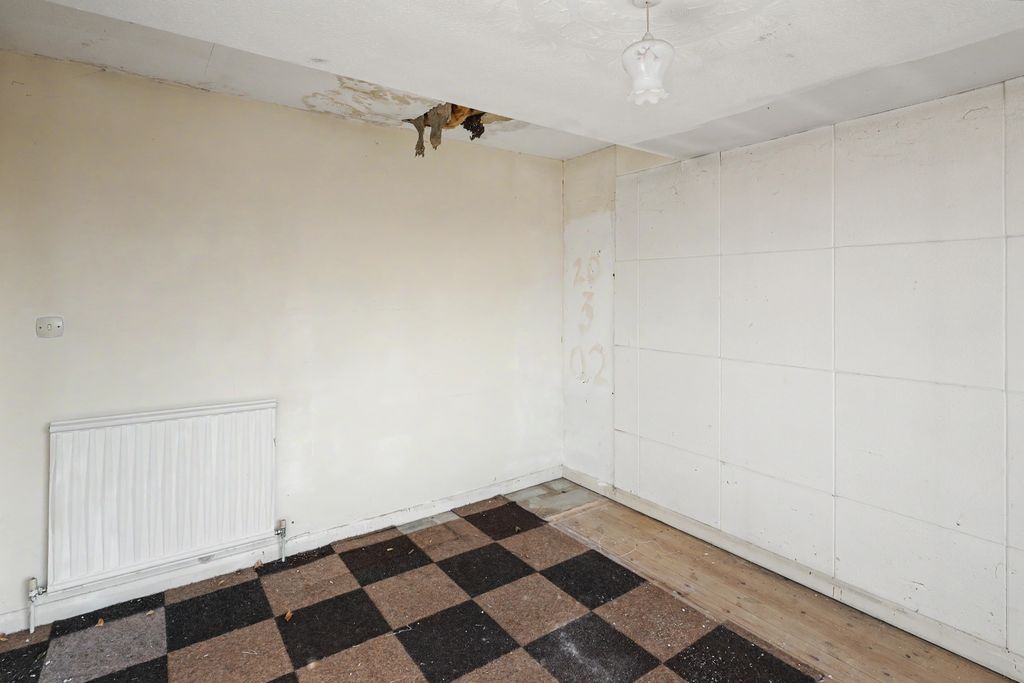 Property photo 3 of 25 271 Lords Wood Lane, Chatham, Kent, Me5 8Ju