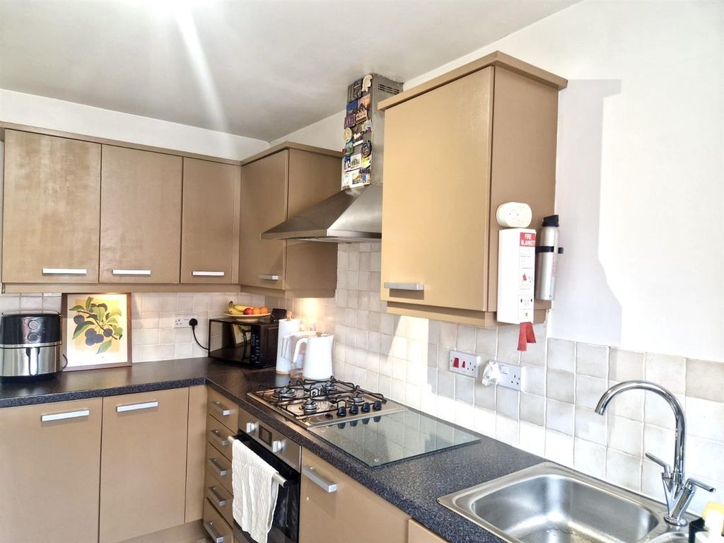 Property photo 2 of 12 01A8B3F0-E2E5-47Fd-9F18-75A6968Dde34.Jpg