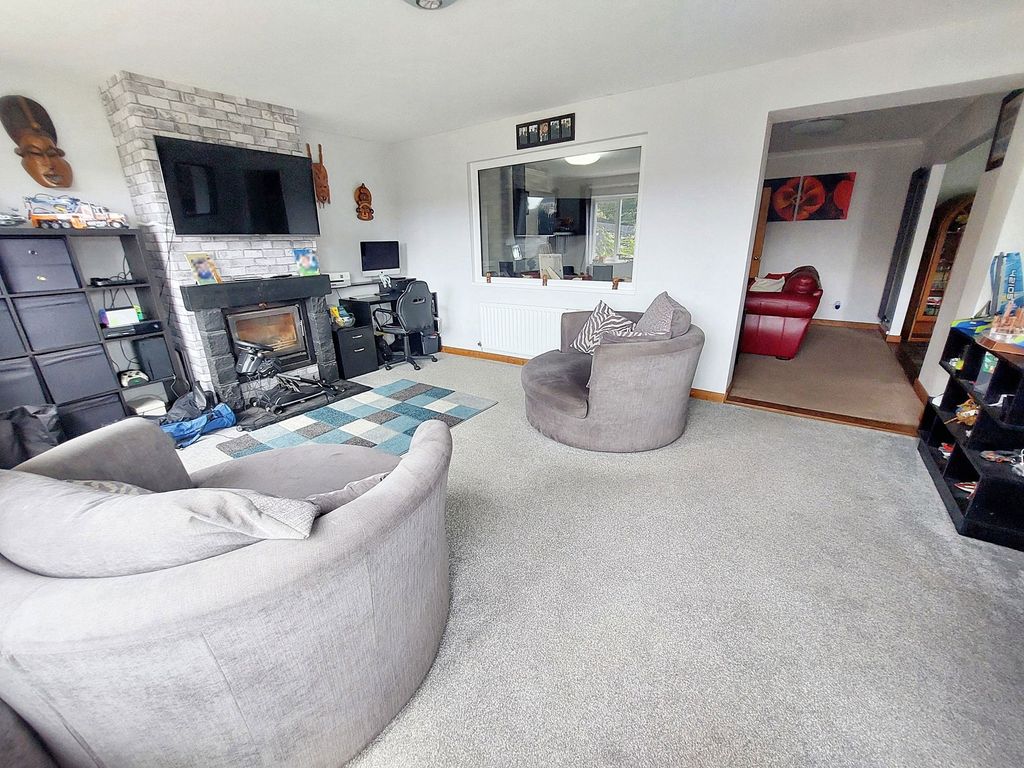 Property photo 2 of 25