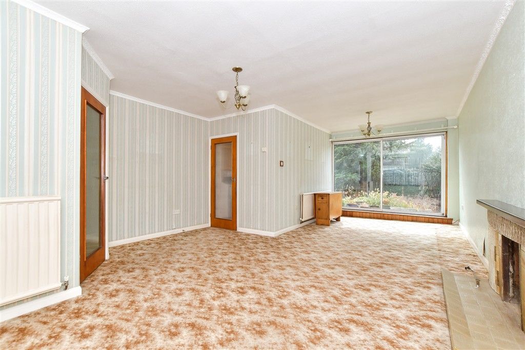 Property photo 3 of 21 Lounge