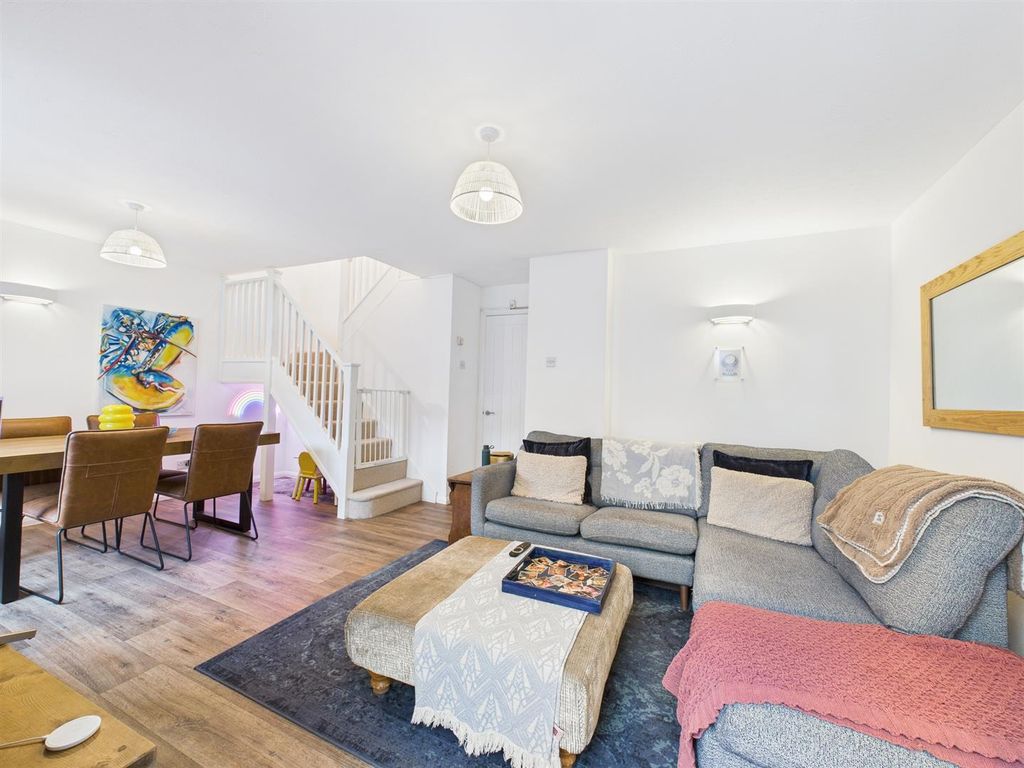 Property photo 2 of 15 Cam02435G0-Pr0096-Still010.Jpg