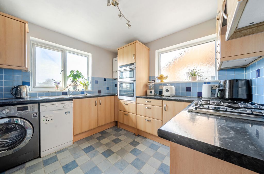 Property photo 2 of 14 Kitchen