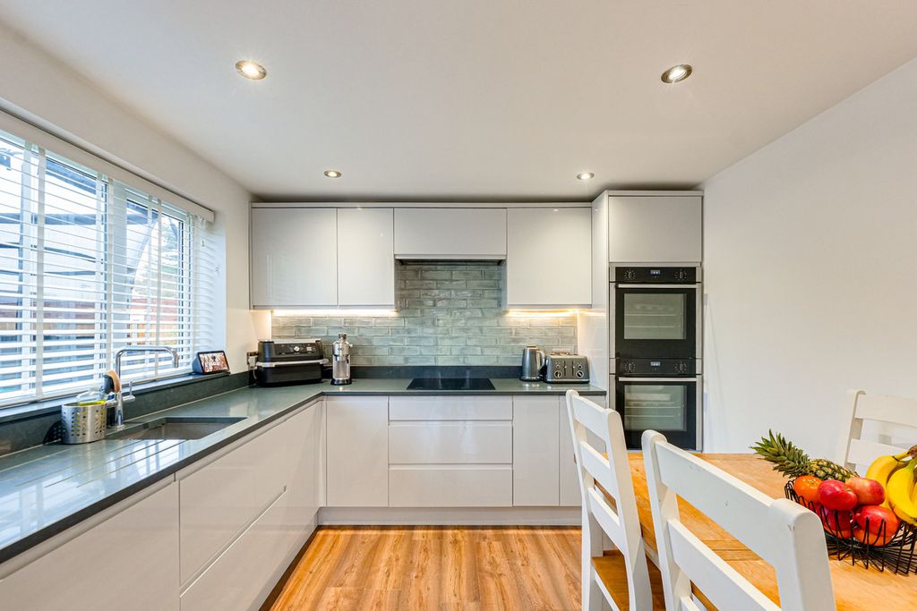 Property photo 2 of 22