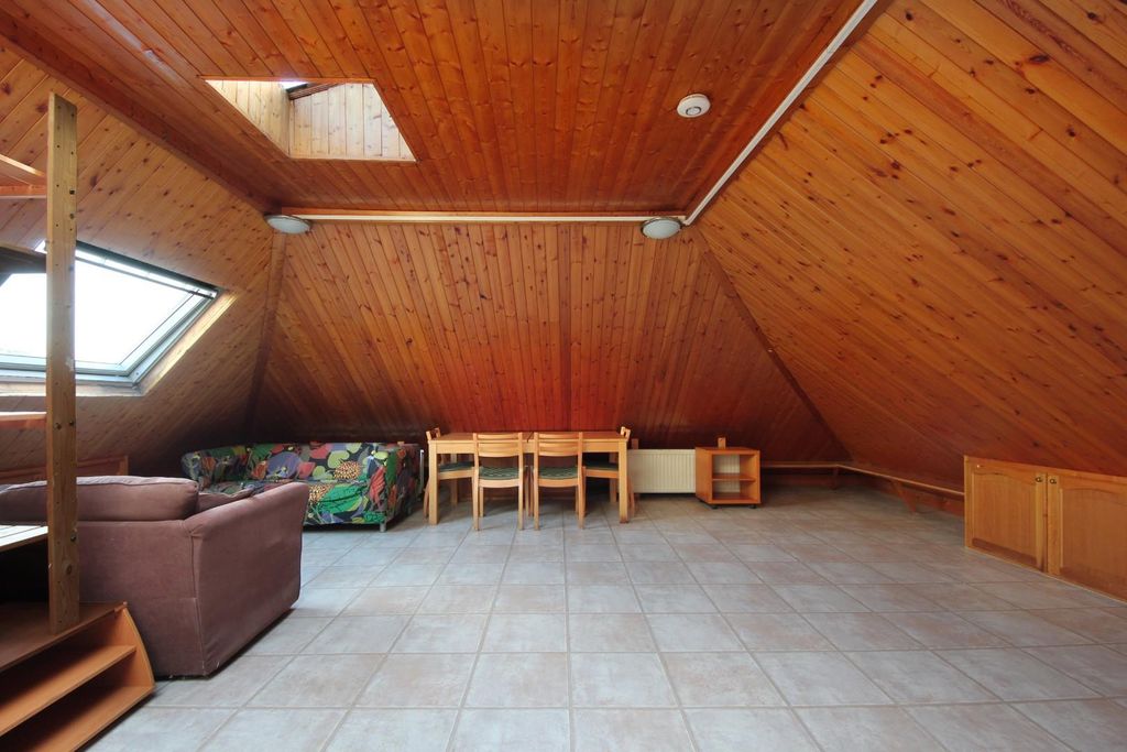 Property photo 3 of 12 Gv- F5 - 17 Rosemont Rd (1).Jpg