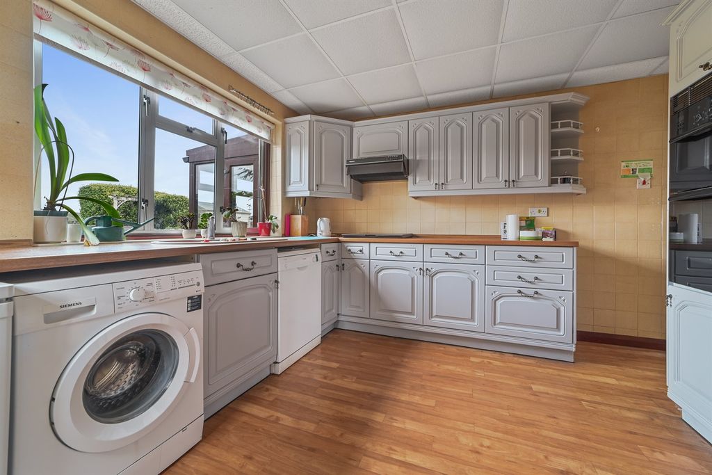 Property photo 3 of 22 Green Leas