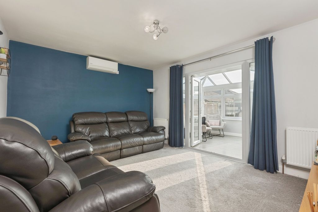 Property photo 3 of 17 Living Room