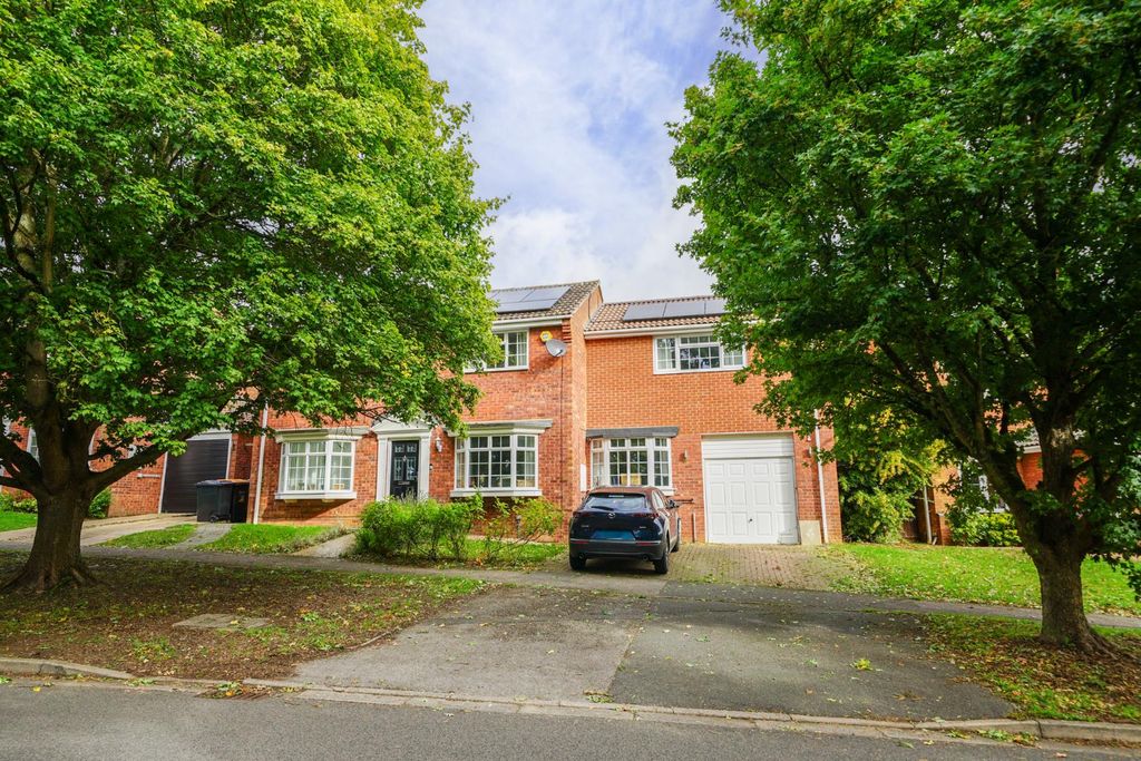 Property photo 1 of 28