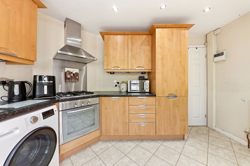 Property photo 3 of 24