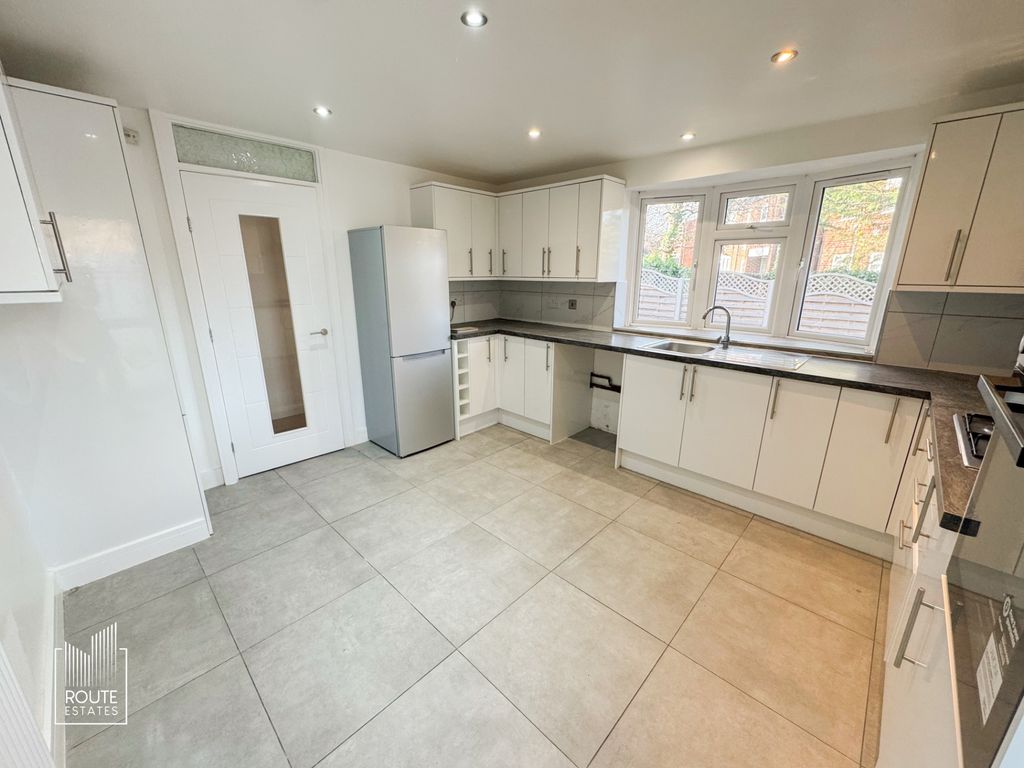 Property photo 2 of 14 Photo 4