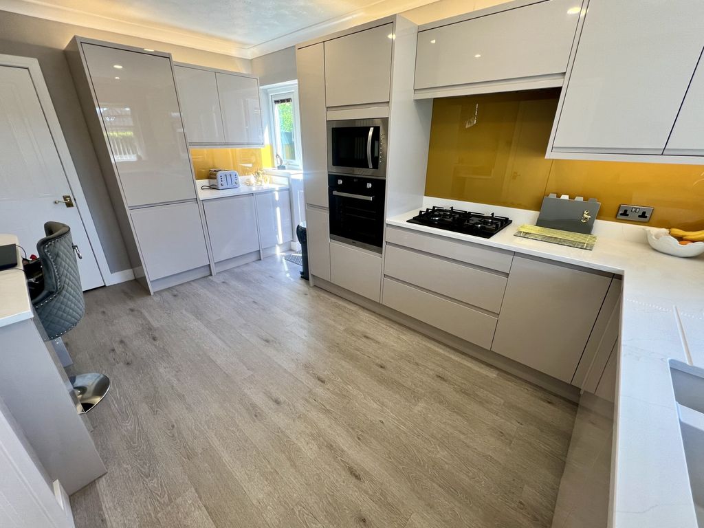 Property photo 3 of 21