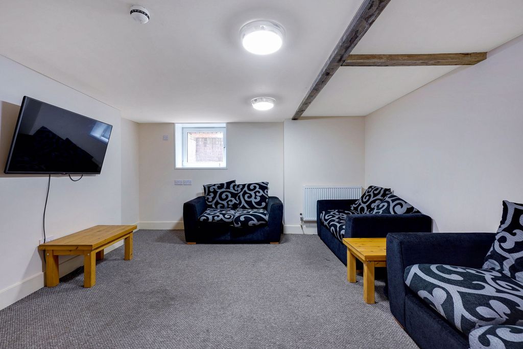 Property photo 2 of 12 Gallery
